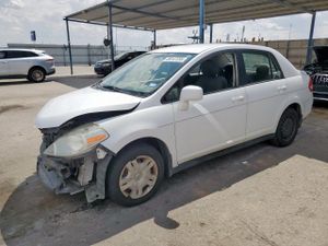 Nissan Versa S 1.8L 4 2011