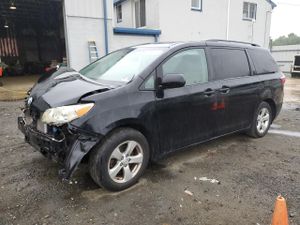 Toyota Sienna LE 3.5L 6 2015