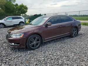 Volkswagen Passat SEL 2.0L 4 2014