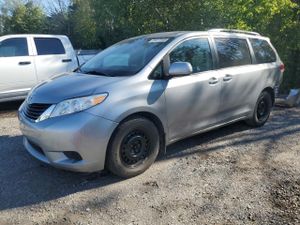 Toyota Sienna LE 3.5L 6 2011