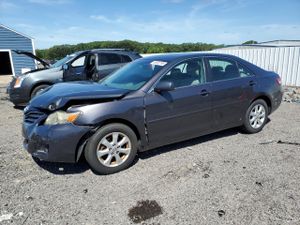 Toyota Camry BASE 2.5L 4 2011