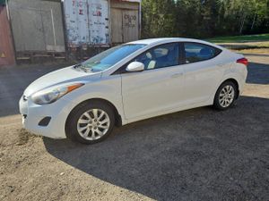 Hyundai Elantra GLS 1.8L 4 2013