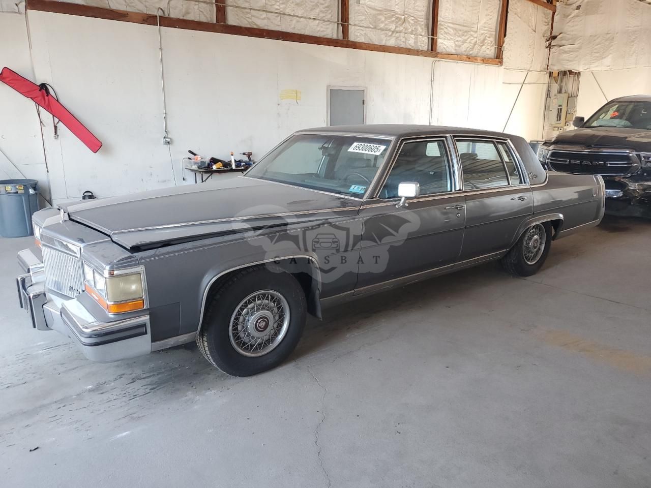 Cadillac Brougham 5.0L 8 1989