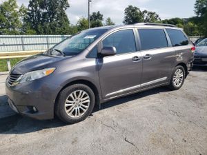 Toyota Sienna XLE 3.5L 6 2013