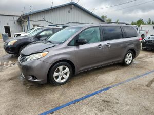 Toyota Sienna LE 3.5L 6 2011