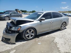 Volkswagen Passat SE 1.8L 4 2014