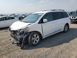 Toyota Sienna LE 3.5L 6 2015