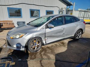 Ford Focus SE 2.0L 4 2013