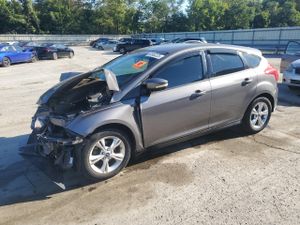 Ford Focus SE 2.0L 4 2014