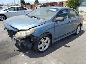 Toyota Corolla BASE 1.8L 4 2013