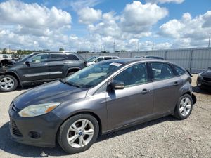 Ford Focus SE 2.0L 4 2014