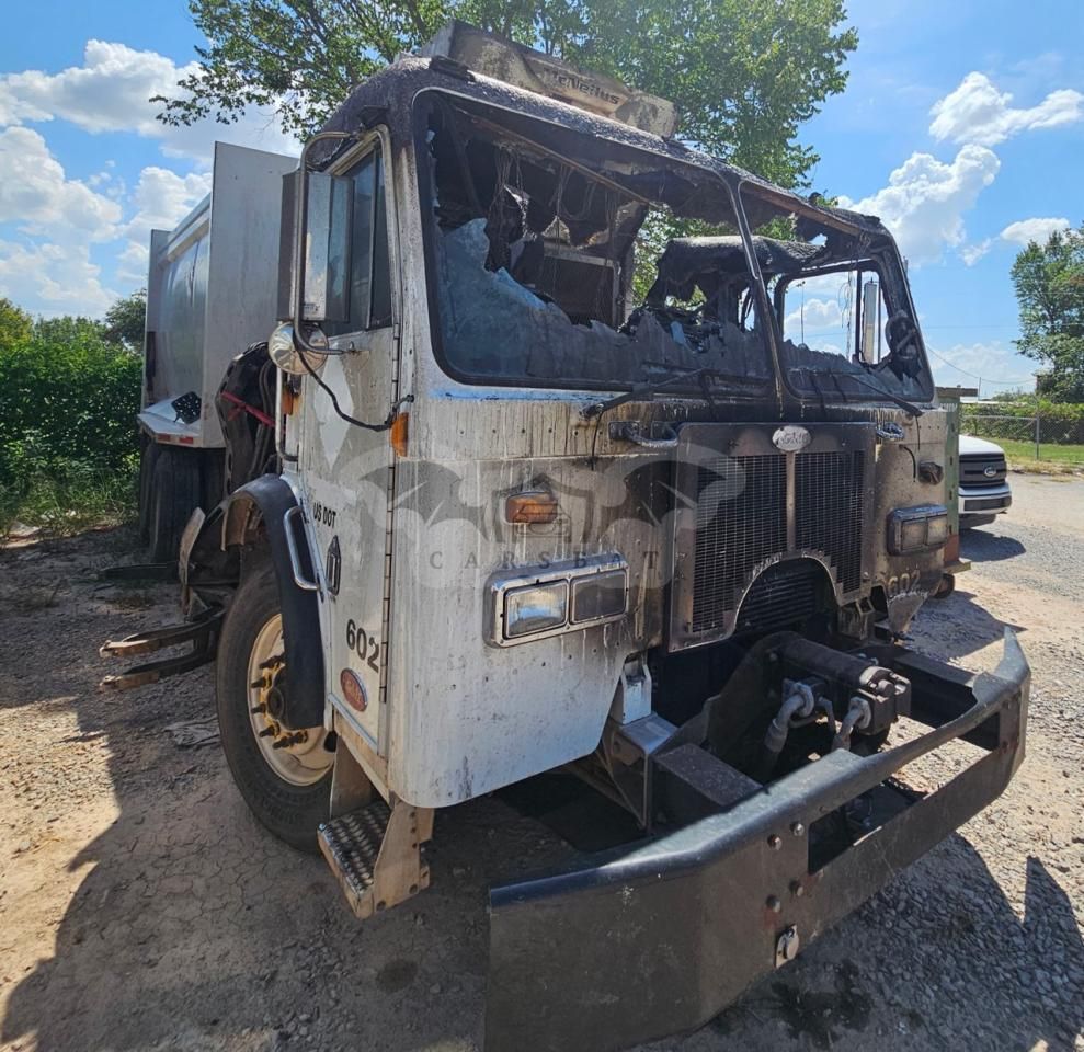 Peterbilt 320/325 10.8L 6 2011