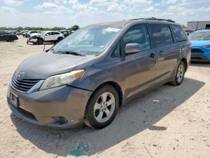 Toyota Sienna LE 3.5L 6 2012