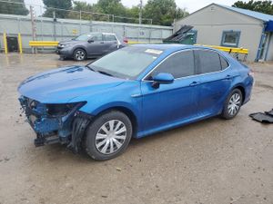 Toyota Camry LE 2.5L 4 2020