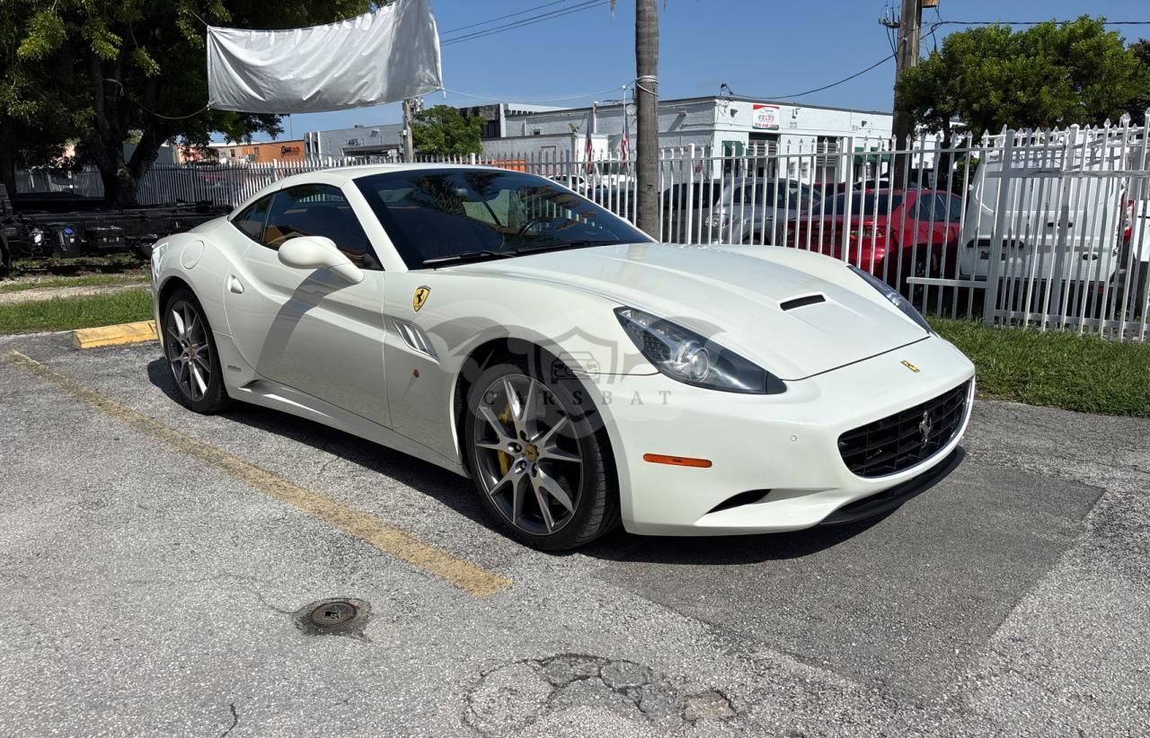Ferrari California 4.3L 8 2012
