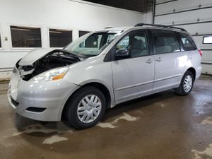 Toyota Sienna CE 3.5L 6 2010