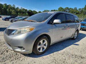 Toyota Sienna LE 3.5L 6 2011