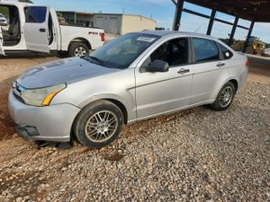 Ford Focus SE 2.0L 4 2010