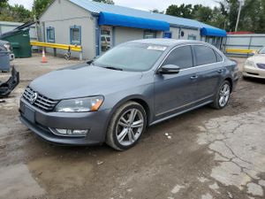 Volkswagen Passat SEL 2.0L 4 2014