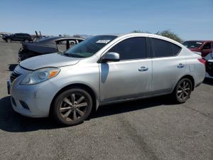 Nissan Versa S 1.6L 4 2014