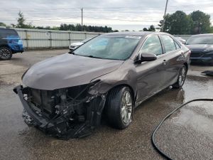 Toyota Camry LE 2.5L 4 2015