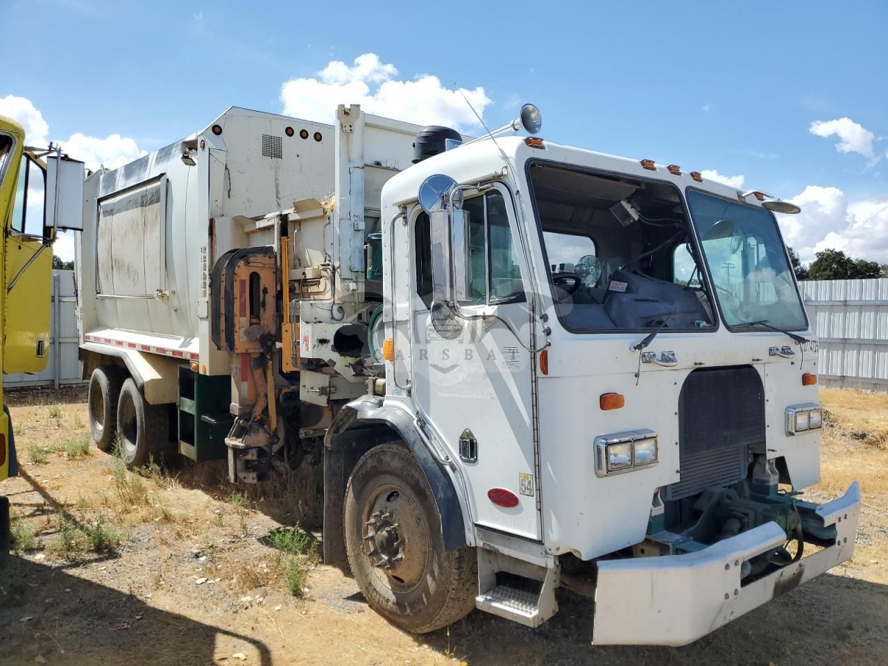 Peterbilt 320/325 10.8L 6 2009
