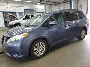 Toyota Sienna XLE 3.5L 6 2015