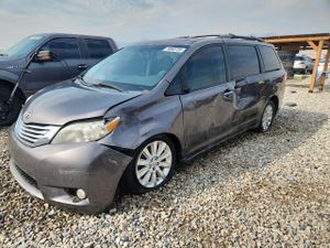 Toyota Sienna XLE 3.5L 6 2011
