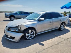 Volkswagen Passat SEL 2.0L 4 2013
