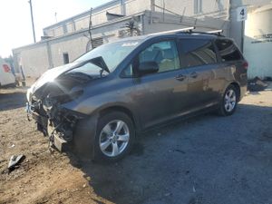 Toyota Sienna LE 3.5L 6 2013