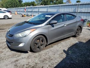 Hyundai Elantra GLS 1.8L 4 2013