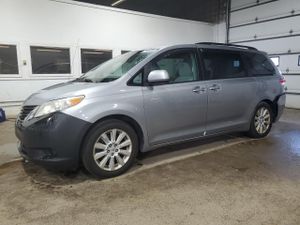 Toyota Sienna LE 3.5L 6 2012