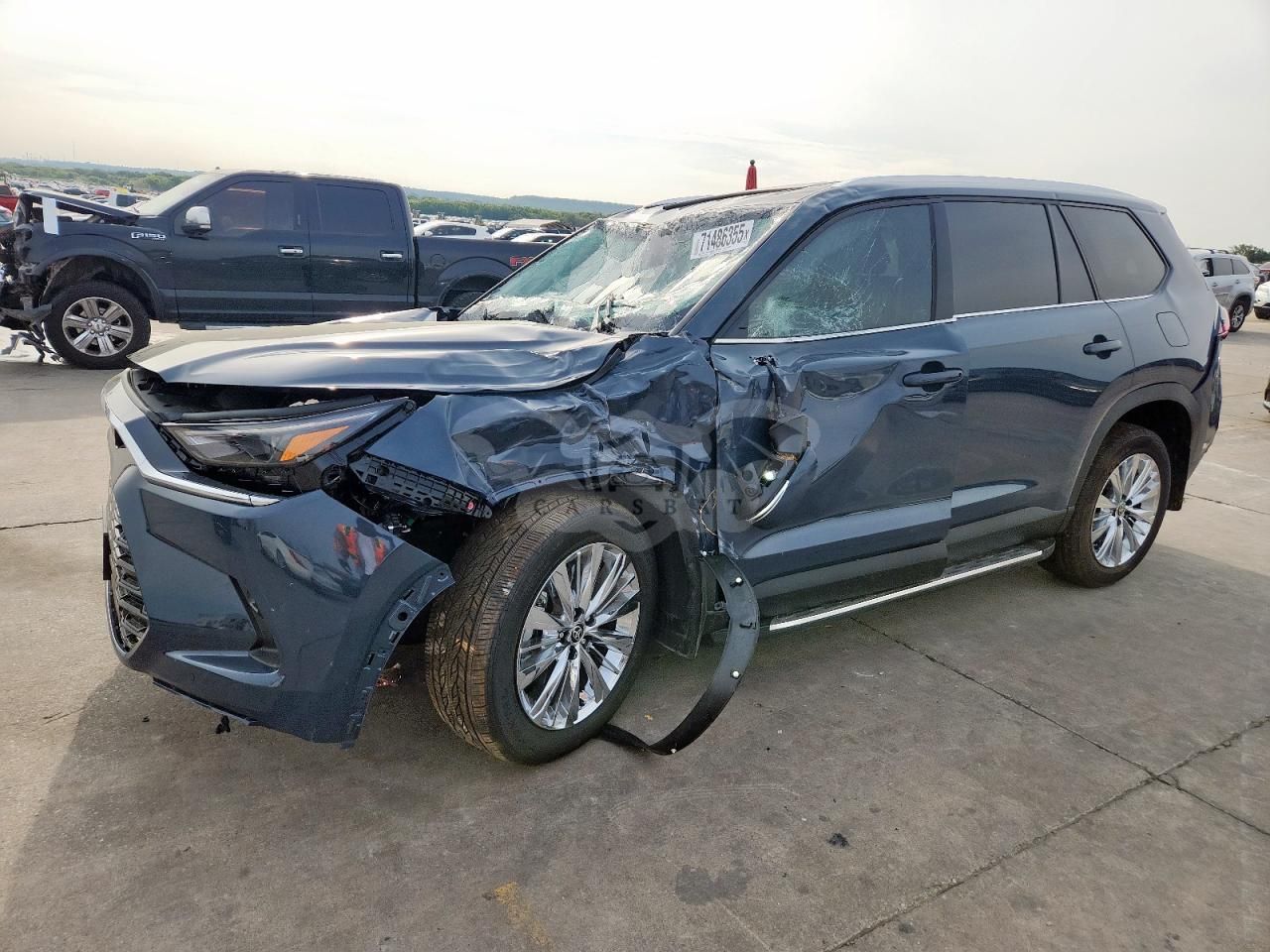 Toyota Grand Highlander LE 2.4L 4 2025