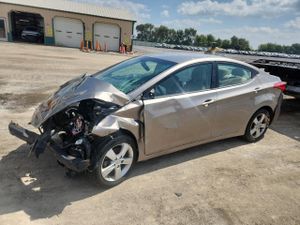 Hyundai Elantra GLS 1.8L 4 2013