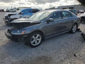 Volkswagen Passat SE 2 L 4 2015