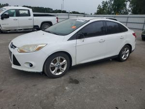 Ford Focus SE 2.0L 4 2013