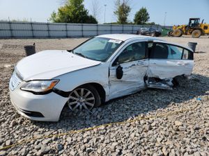 Chrysler 200 TOURING 2.4L 4 2013