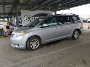 Toyota Sienna XLE 3.5L 6 2014