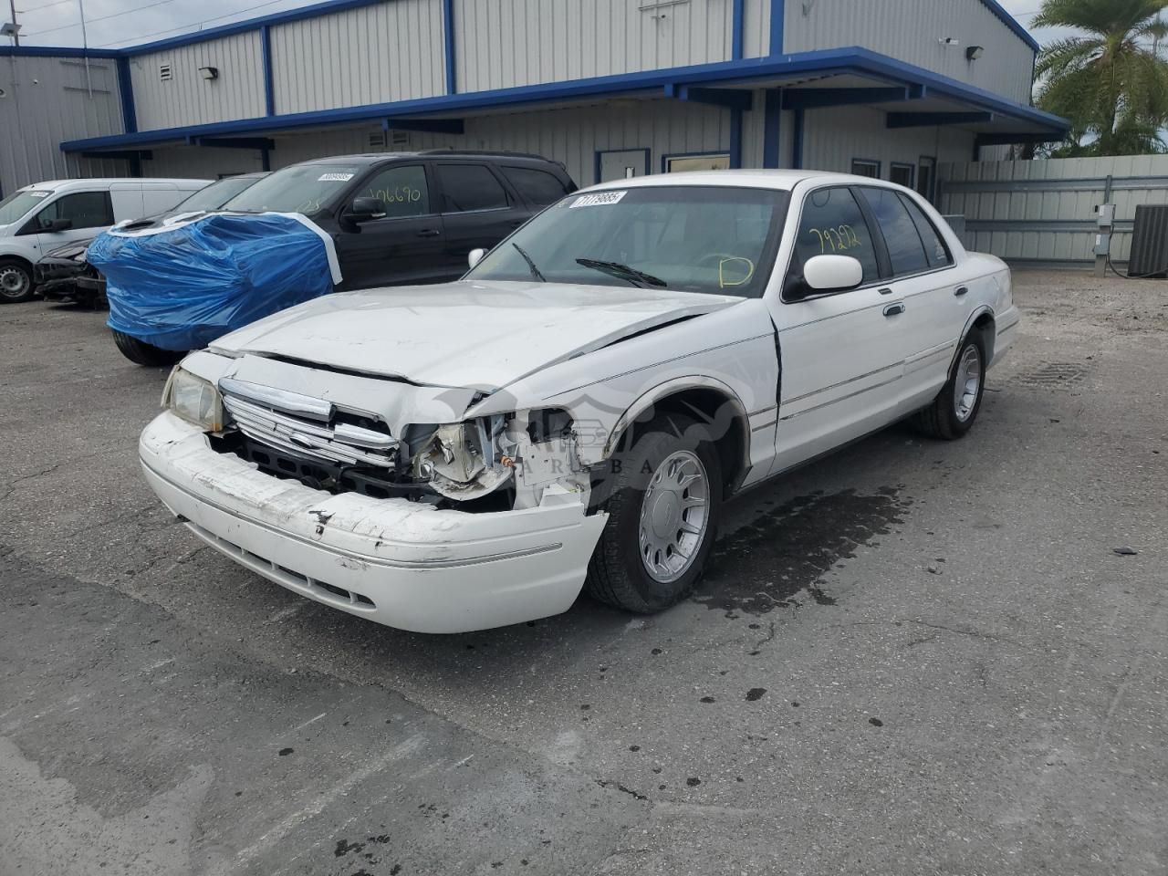Ford Crown LX 4.6L 8 2000