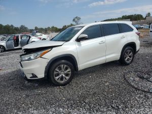 Toyota Highlander LE 3.5L 6 2015