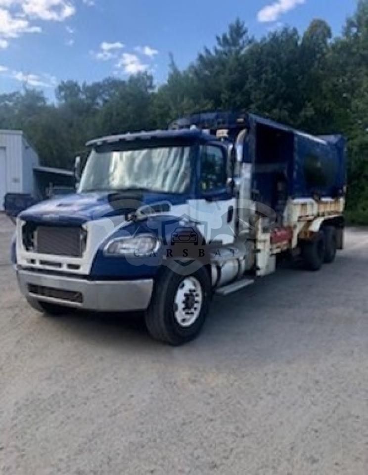 Freightliner Business Class M2 106 MEDIUM DUTY 8.9L 6 2015