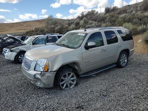 GMC Yukon DENALI 6.2L 8 2010