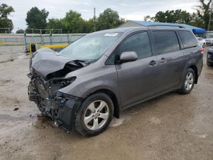 Toyota Sienna LE 3.5L 6 2011