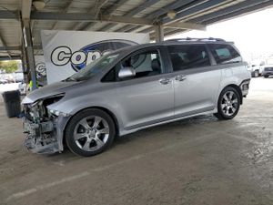 Toyota Sienna SPORT 3.5L 6 2015