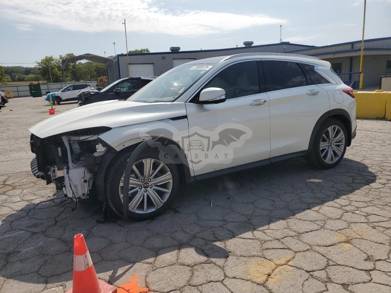 Infiniti QX50 ESSENTIAL 2.0L 4 2021