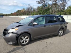 Toyota Sienna LE 3.5L 6 2011