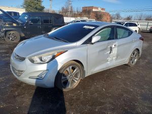 Hyundai Elantra SE 2.0L 4 2015