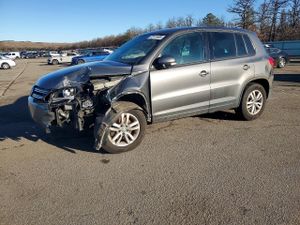 Volkswagen Tiguan S 2.0L 4 2012