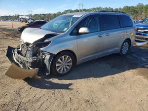 Toyota Sienna XLE 3.5L 6 2015