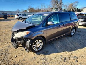 Toyota Sienna XLE 3.5L 6 2011